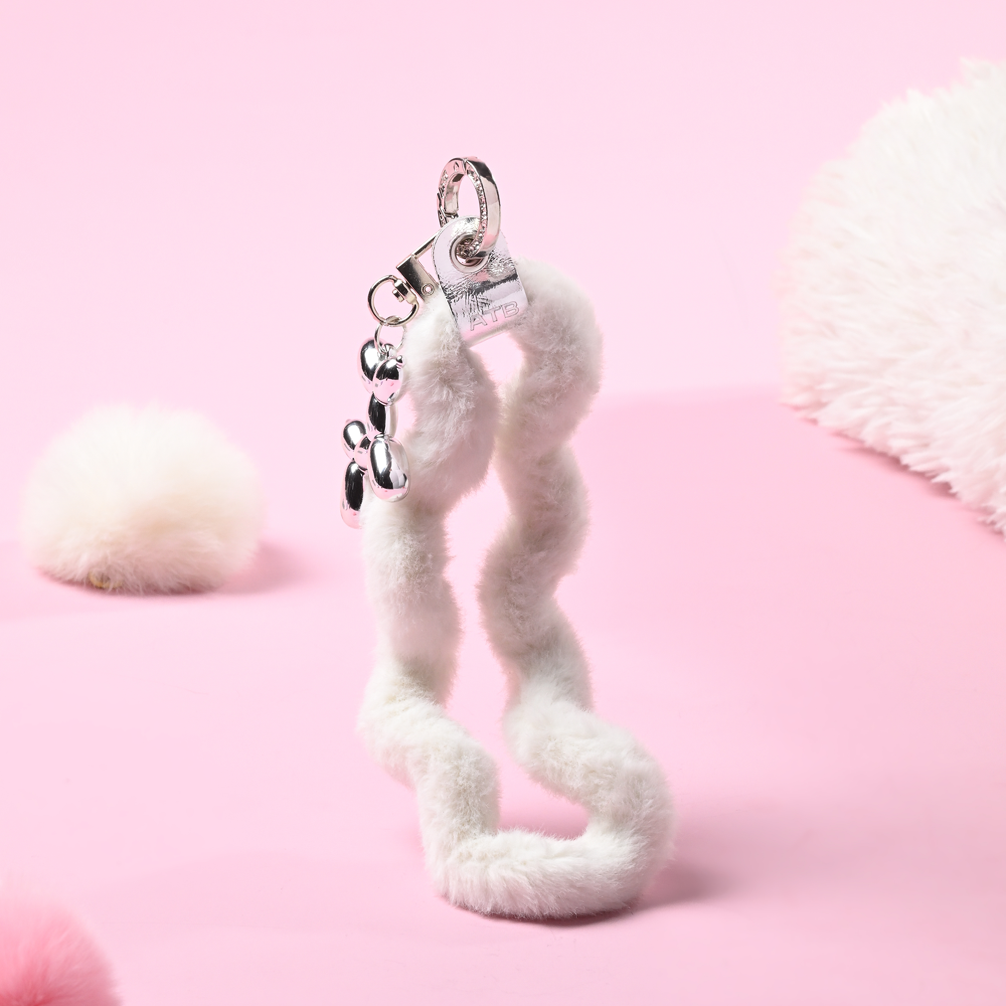 Twist music mobile phone ornament QAB200